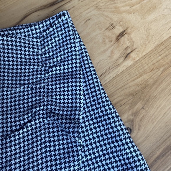 NEW!! Houndstooth skirt/skort, size S - Picture 2 of 8